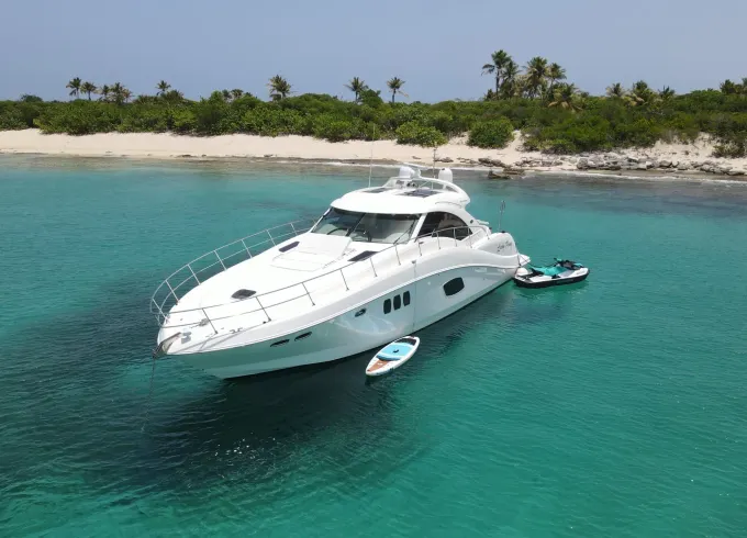 Awesome and Spacious Sea Ray 55’ 2009 Motor Yacht Rental in Fajardo, Puerto Rico