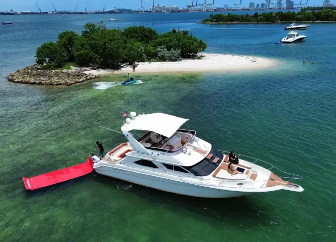 50' Sea Ray Flybridge Motor Yacht in Miami, Florida