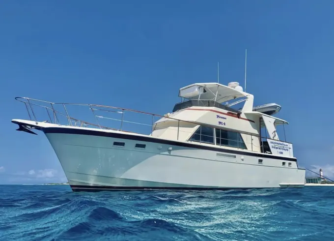 Luxury Private Yacht Charter Curaçao | discover the island aboard the Miramar