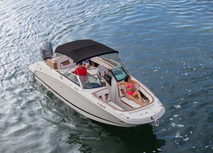 Top of the line 27' luxurious Four Winns for your Boat Day!