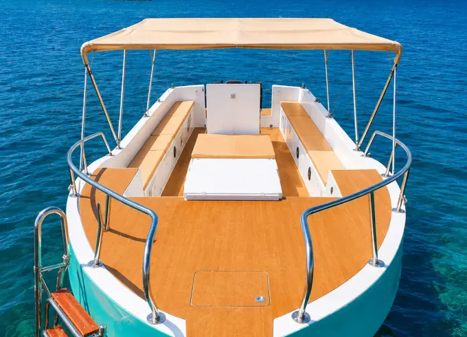 Azimut 28 Motor Yacht Rental in Giardini Naxos, Sicilia