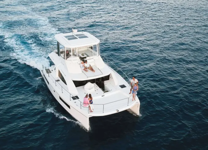 Luxe Catamaran in Waikiki, Hawaii - 43ft Private Catamaran Yacht