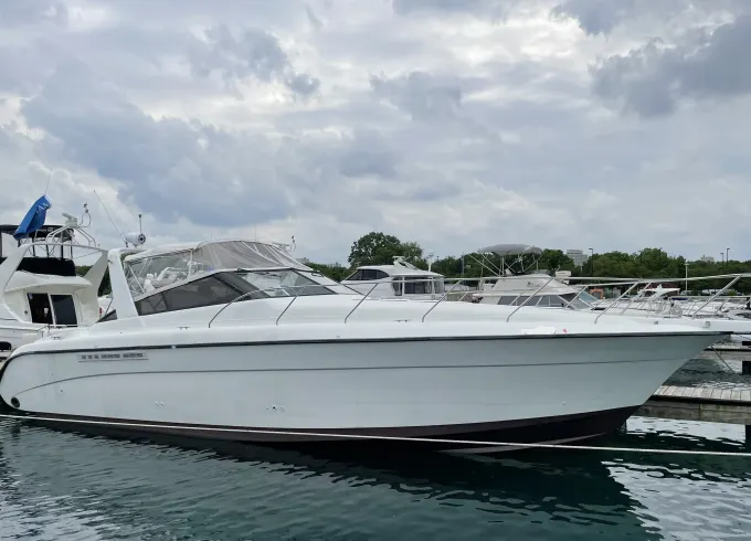 Set Sail on a Spacious 42' Silverton Express Cruiser Yacht