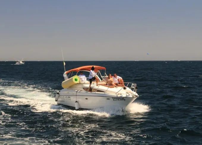 33Ft Bayliner Yacht in Cabo