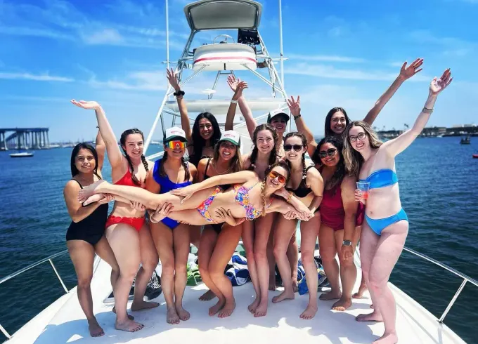 40’🍹Party🎵Yacht 🛥️San Diego Bay👙(Up to 12 guests) starting at $300/hr