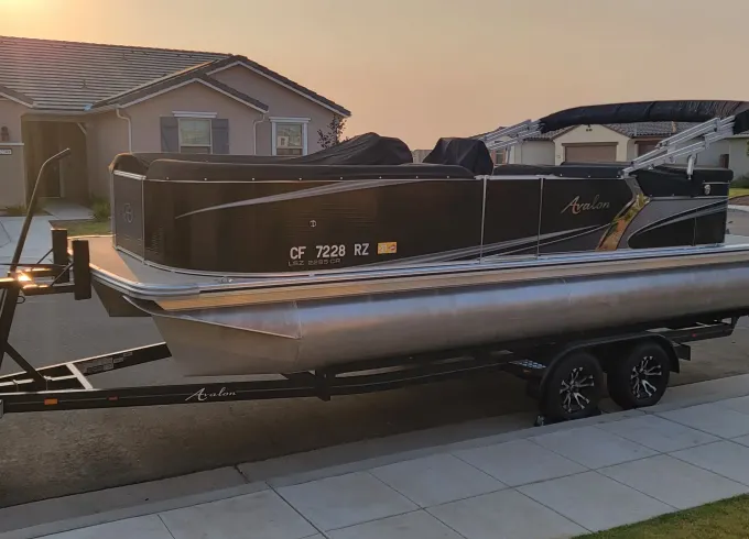 23ft Avalon Pontoon for Rent in Fresno and Clovis area