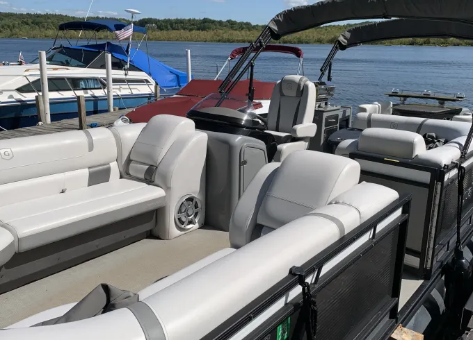 Godfrey Aquapatio 26ft Luxury Tritoon On Saratoga Lake For Up To 12 People