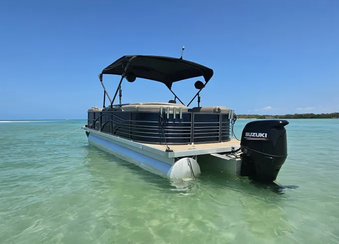 25ft Party Pontoon with Powerful Stereo - Seats up to 13!