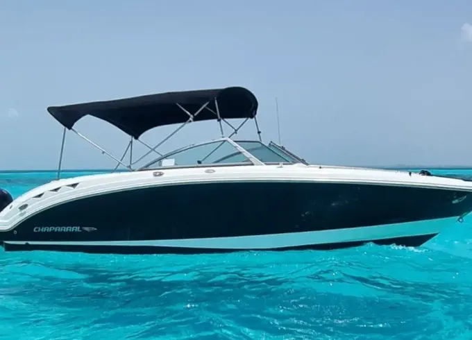 27ft Chaparral Bowrider for Snorkel and Isla Mujeres