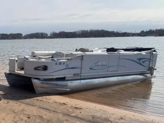 24' Savannah Crest Pontoon for 14 People available on Lake Norman