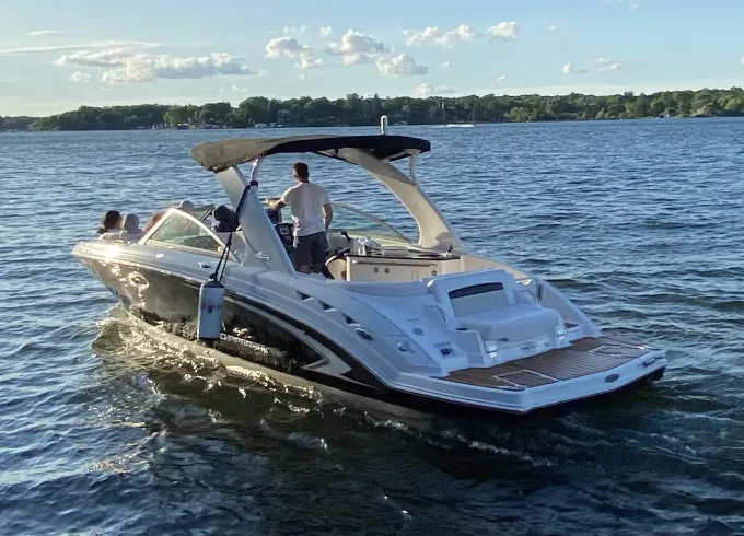 28ft Luxury Chaparral Boat on Lake Minnetonka, Minnesota