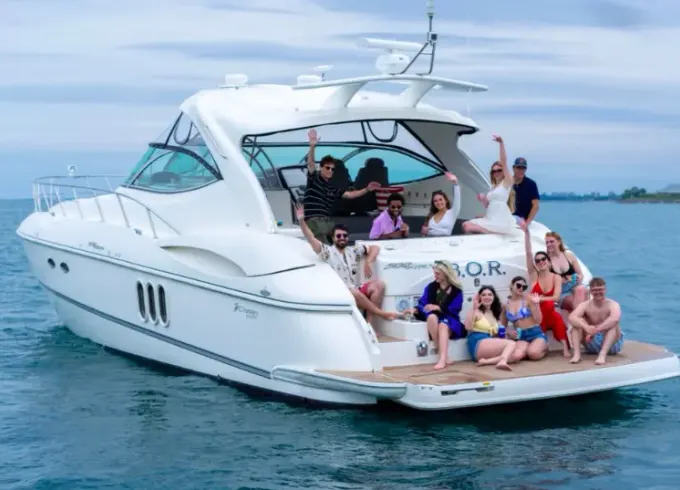 Chicago: 52' Cruisers Express Luxury Yacht for Private Lake Michigan Cruises