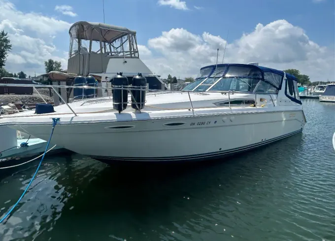 Tour Chicago On Our Beautiful 31' Sea Ray Sundancer -Accommodate up to 10 Guests