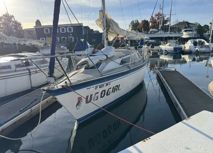 27' Oday Sailboat for Easy Sailing and Bay Adventures