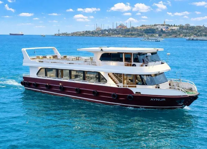 Custom 105' Superyacht for a Magnificent Boat Experience in Istanbul