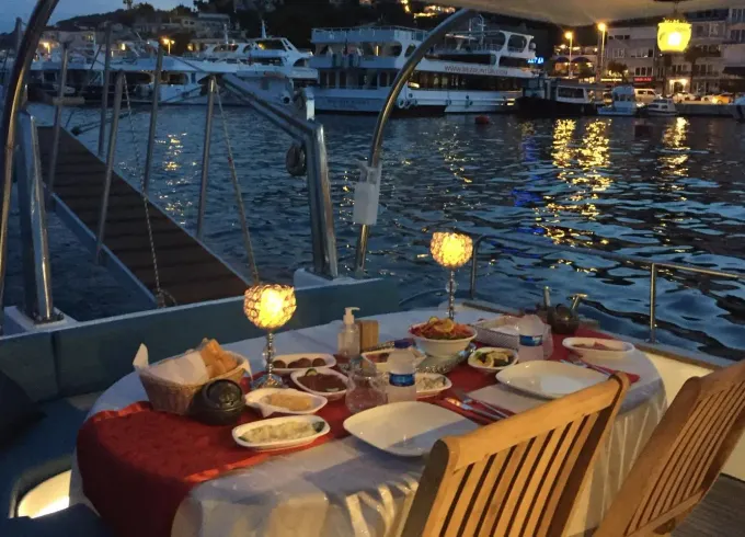 10 Person Motor Yacht Rental in İstanbul, Turkey