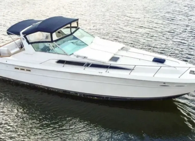 Catch a summer vibe on the water aboard 39' Sea Ray motor yacht