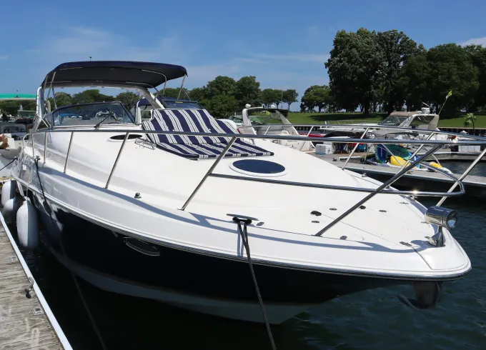 40ft Regal Luxury Motor Yacht For 12 People in Chicago (discounted weekday)