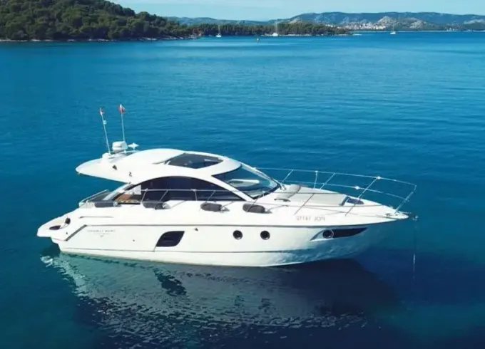 38ft Beneteau Gran Turismo Motor Yacht Rental in Côte d'Azur, France