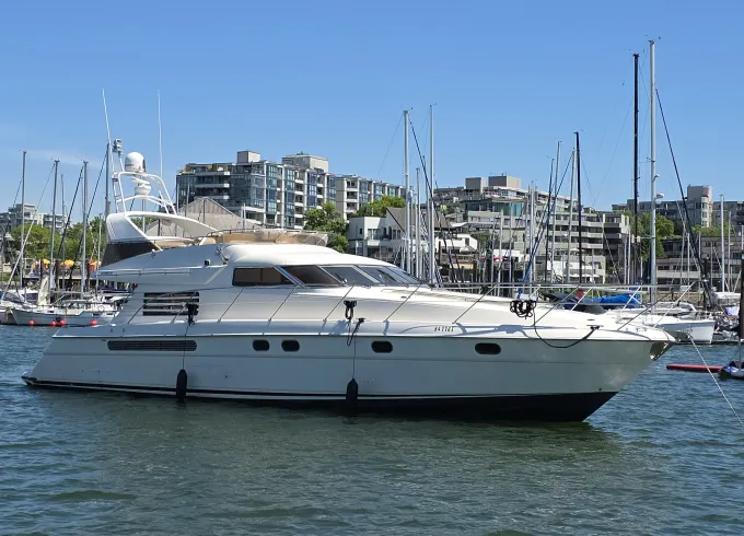 65' Fairline Luxury Yacht for Private Parties In Vancouver ( 25 Guests)