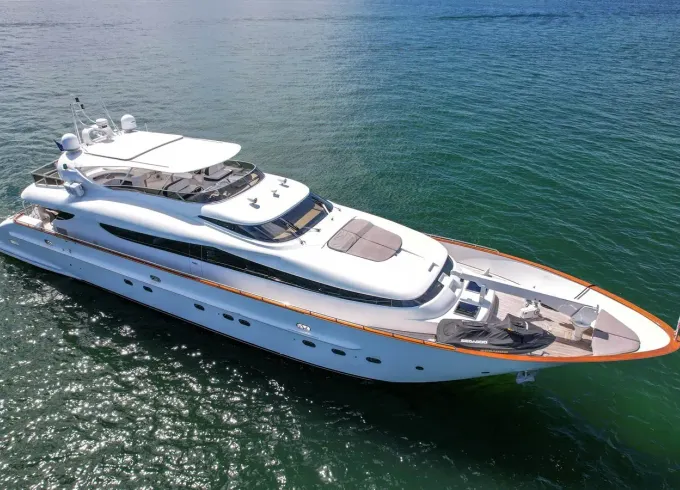 110ft Maiora Yacht | Floating Luxury & Unforgettable Elegance