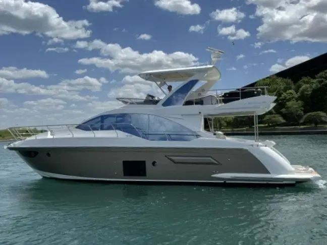 2018 Luxury 52ft Azimut Fly 50 Motor Yacht Rental in Chicago, IL for 13 Guests