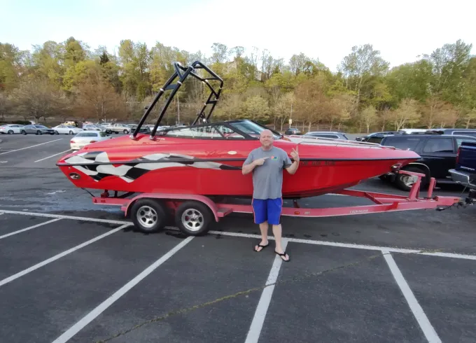 2000 Crownline 225 Santa would be proud of this sleigh! Lets deck the halls!