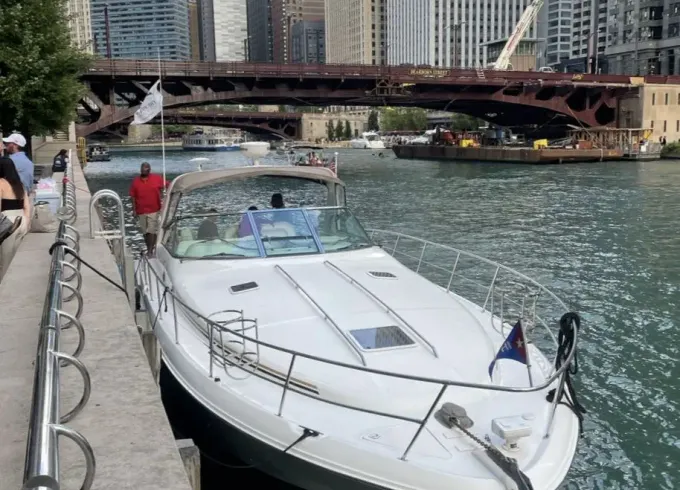 Clean 40' Sea Ray Motor Yacht With Plenty of Room and Incredible Sound System!