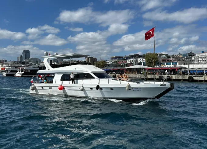 Luxury 21m Yacht on the Bosphorus – One Route, Two Continents