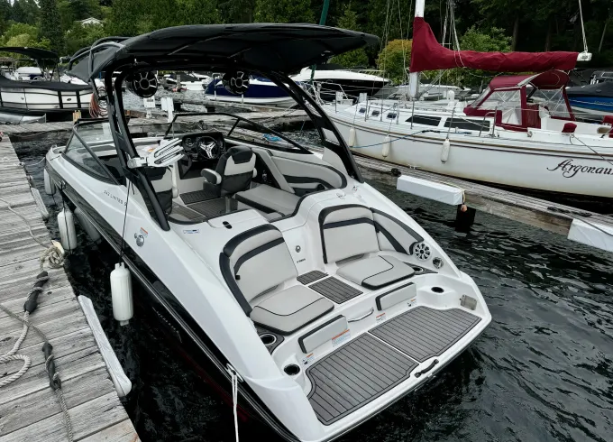 Family-Friendly 24ft Yamaha Jet Boat w/ Big Sound in Mercer Island, Washington