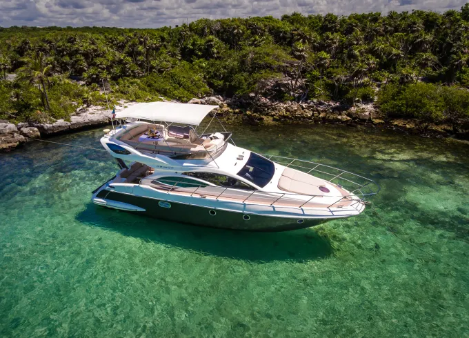 Private Luxury Yacht Riviera Maya: 43’ Azimut with VIP Meal & Open Bar
