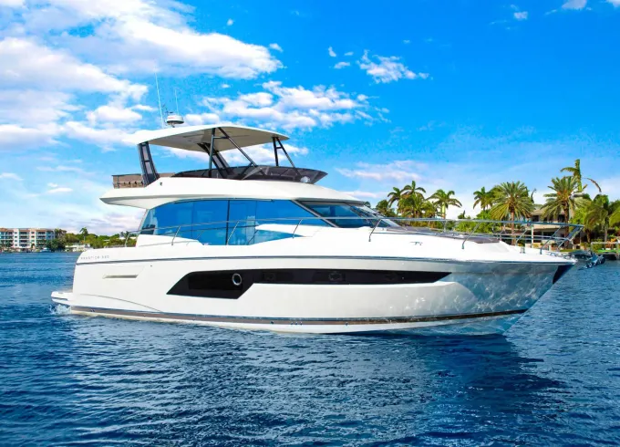 Prestige 52 Fly Yacht – Luxury Trip to Palermo Awaits