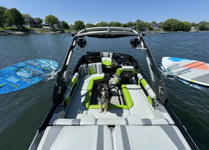 Prior Lake - Party, Surf or Chill - Captain w/21ft Malibu