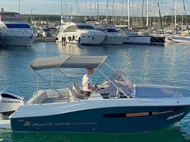 Atlantic SunCruiser 690 Yacht