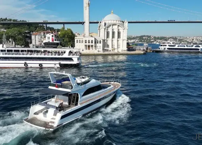Luxury Yacht for 12 People for Rent In İstanbul, Turkey