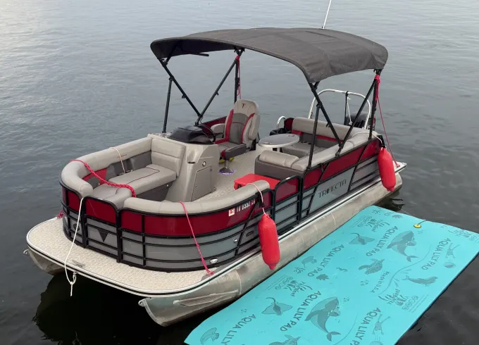 VIP Pontoon Boat | Bachelorettes Love the Vibe, Music & Captain