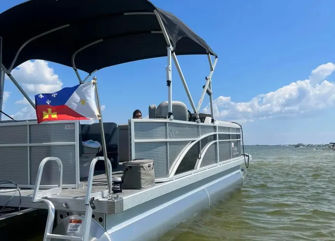 Luxurious Bennington 21 SLX Tritoon Rental In Gulf Shores