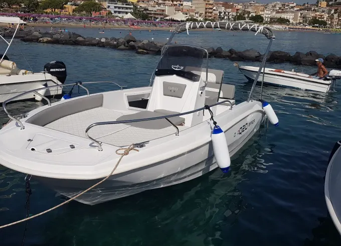 Q-Barqa Q20 in Giardini Naxos (6 People Seating Capacity)