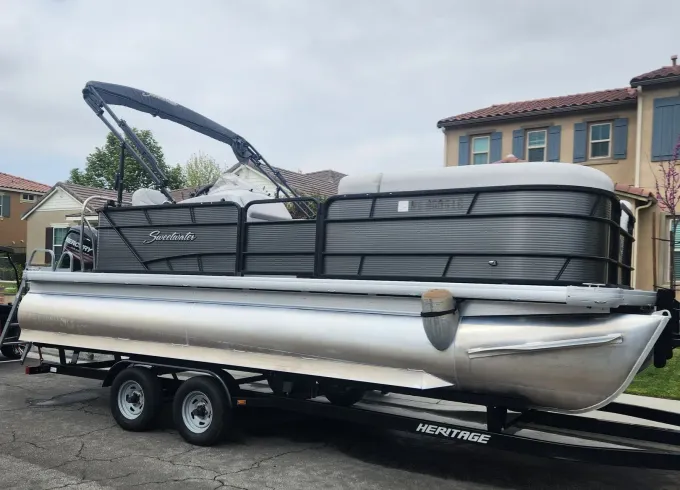 22ft Luxury Party Pontoon Boat in Perris