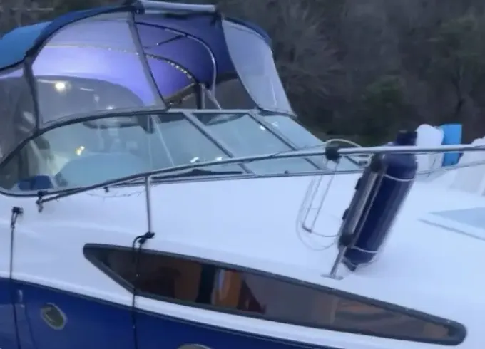 Escape to the water & Let The Tide Roll with Bayliner 265 cruiser!
