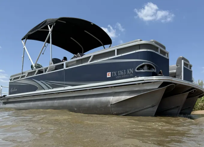 2022 Avalon Quad Lounger Tri-toon