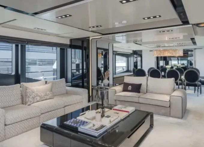 40m Luxurious Yacht Charter in Dubai