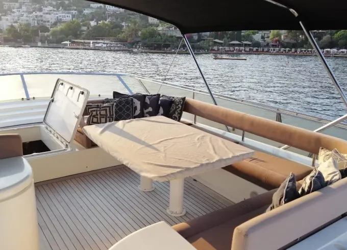 28 meter Ferretti 80 for charter in Bodrum