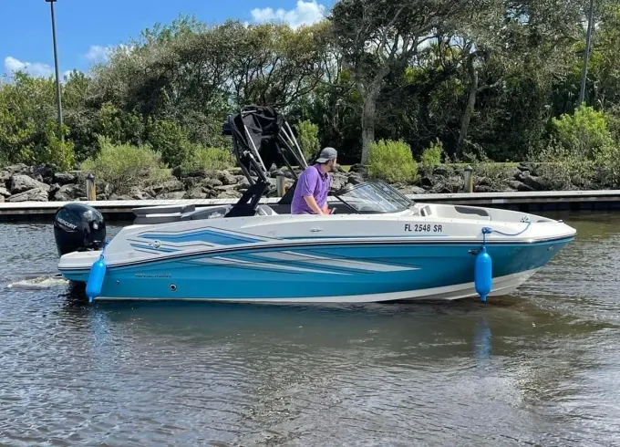 Water Sports, Entertainment,  & Family Tours In Ormond Beach | 21' Bayliner Boat