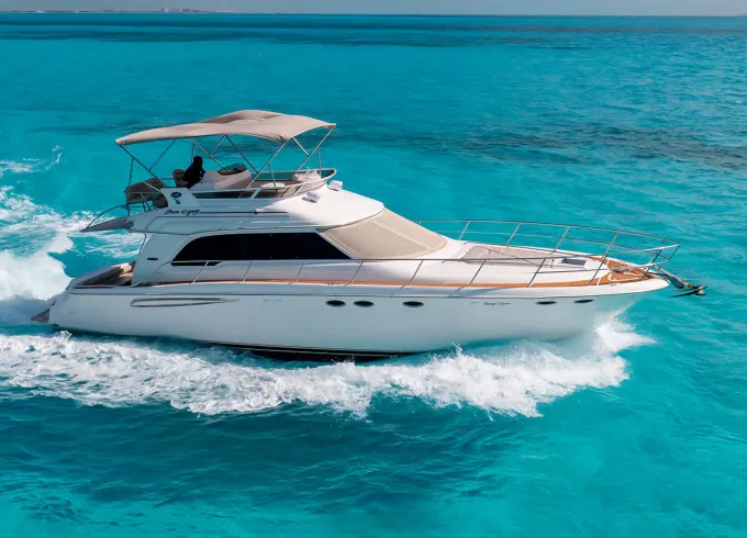 51ft Sea Ray Flybridge Yacht in Cancún – Private Charter for Up to 25 Guests