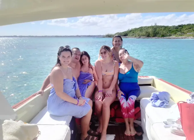 Rent 25' Bertram Powerboat for sightseeing, snorkeling and fishing in Nassau