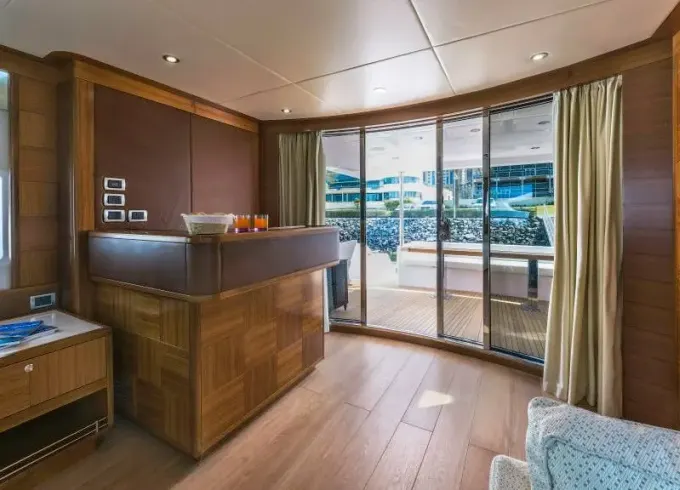 101ft Power Mega Yacht Cruise in Dubai, UAE