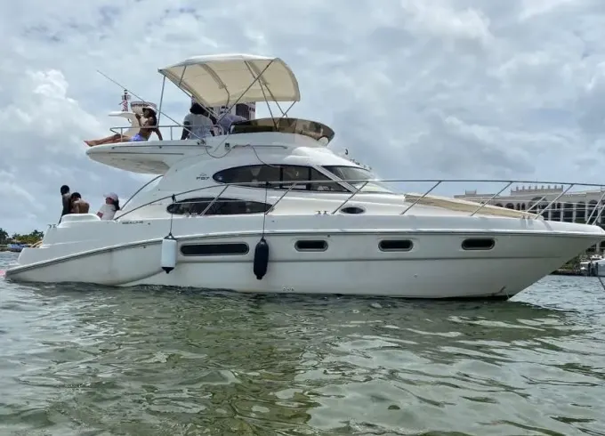 Explore Miami with 40ft Sea Line Flybridge!