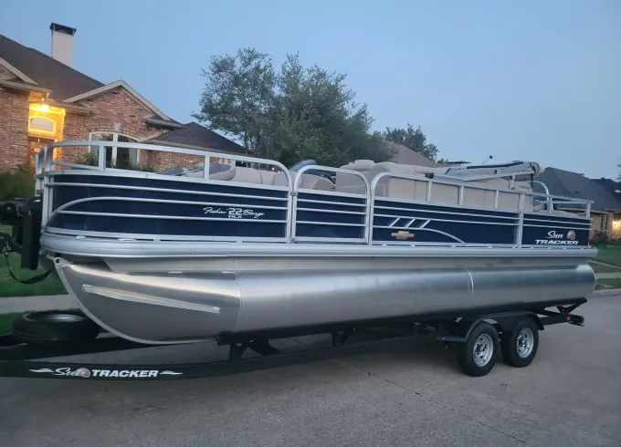 Brand NEW Sun Tracker Fishing Barge 22 DLX w/ 150 Fish And Party