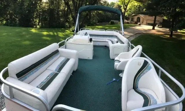 4 Day minimum Pontoon Boat rental in Delton , Michigan